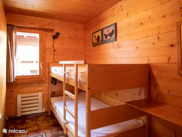 Stachelbeere OG | Suisse, Valais, Fiesch - appartement Chambre avec lits superposés