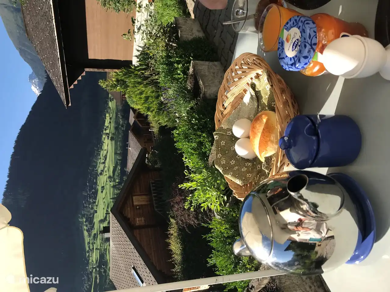 Frühstück auf Balkon