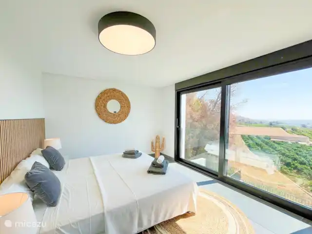Villa Mostalla | Espagne, Costa Blanca, Pego - villa Chambre 4 - 2x lit 1 personne, peut être séparé l’un de l’autre. Surplombant la piscine et équipé d’une armoire spacieuse et d’une salle de bain privée avec toilettes.