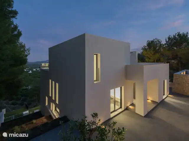 Villa Mostalla | Espagne, Costa Blanca, Pego - villa Vue de face et de côté de la villa avec vue sur la vallée derrière elle