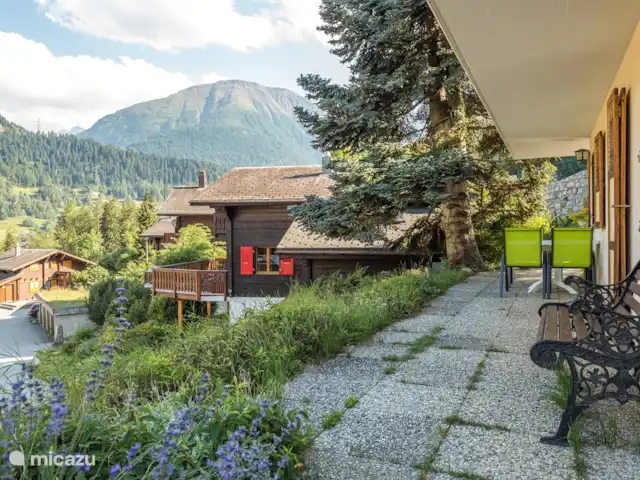 Wasserhügeli en Suiza, Valais, Fiesch - apartamento El chalet se encuentra en un lugar soleado, con vistas al pueblo de Fiesch, la cadena sur de las montañas de Valais y el pueblo histórico de Ernen.