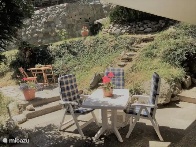 Wasserhügeli en Suiza, Valais, Fiesch - apartamento espacio de jardín