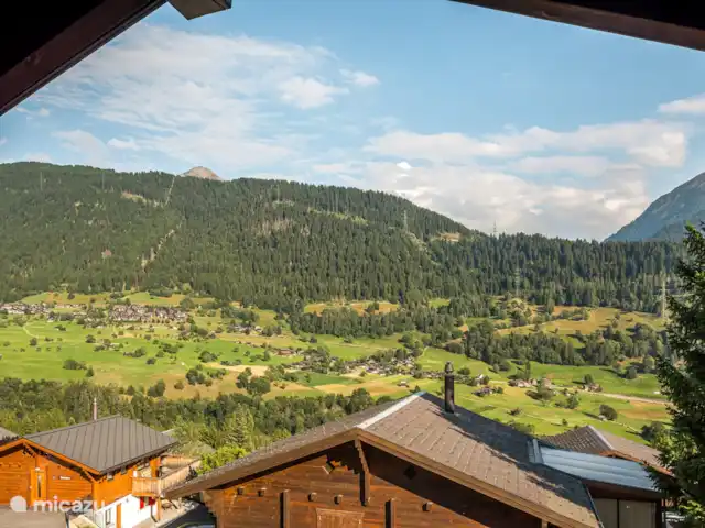 Wasserhügeli en Suiza, Valais, Fiesch - apartamento El chalet se encuentra en un lugar soleado, con vistas al pueblo de Fiesch, la cadena sur de las montañas de Valais y el pueblo histórico de Ernen.