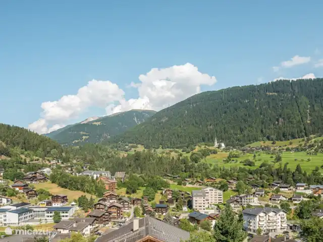 Wasserhügeli en Suiza, Valais, Fiesch - apartamento El pueblo de Fiesch, la estación de tren y el teleférico a las zonas más altas de esquí y senderismo están a solo unos minutos a pie.En verano, la zona de Aletsch con su glaciar Aletsch de 23 km de largo y los pueblos idílicos se pueden descubrir con el pase de senderismo