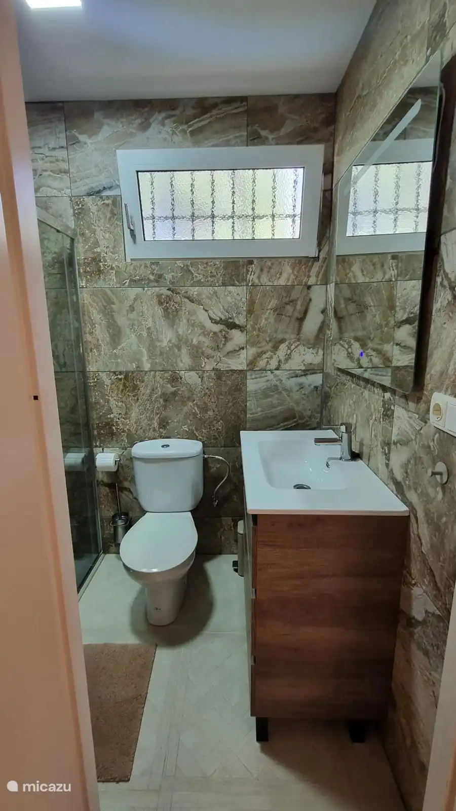 vernieuwde 2de badkamer met toilet