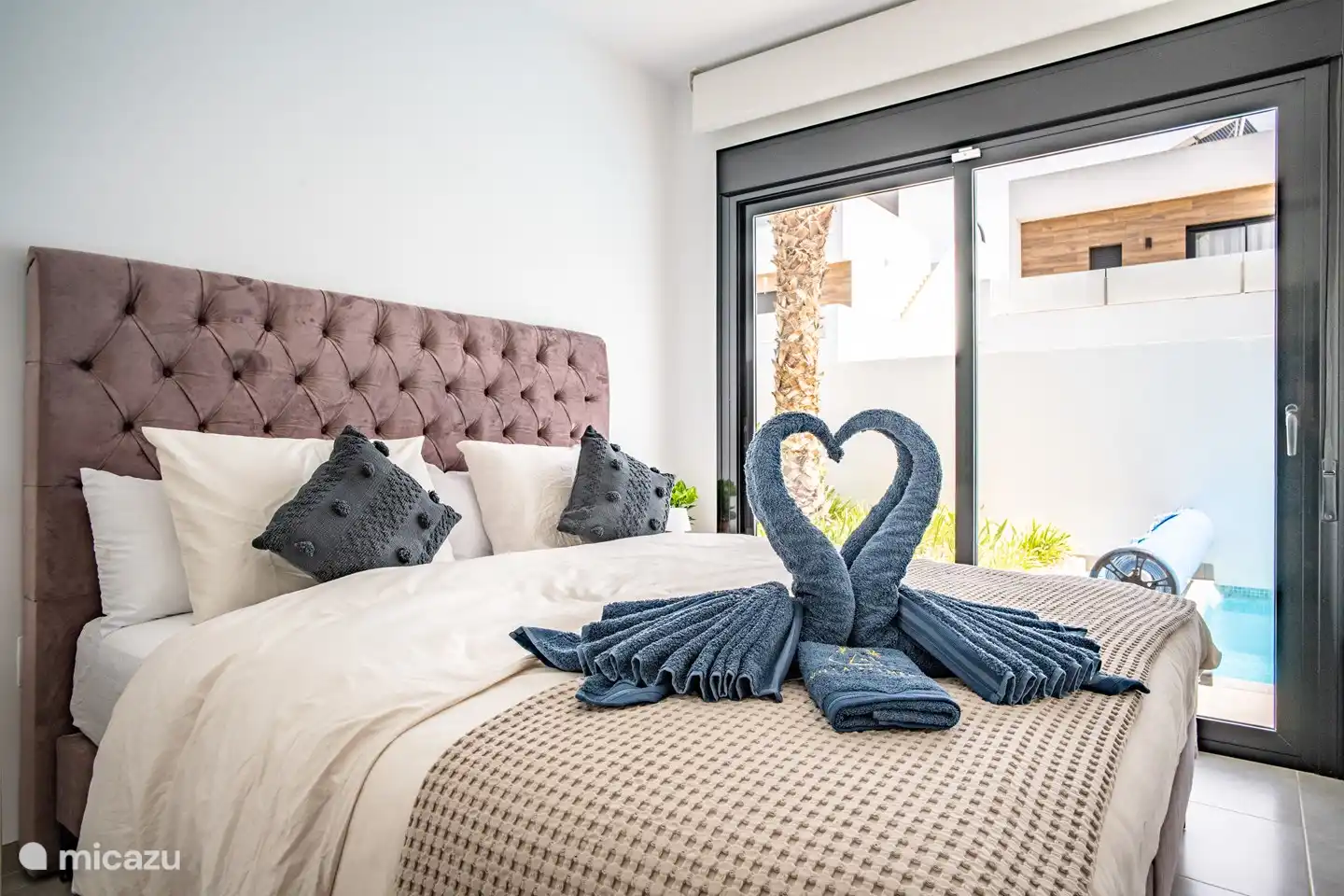 Schlafzimmer mit Doppelbett
Erdgeschoss