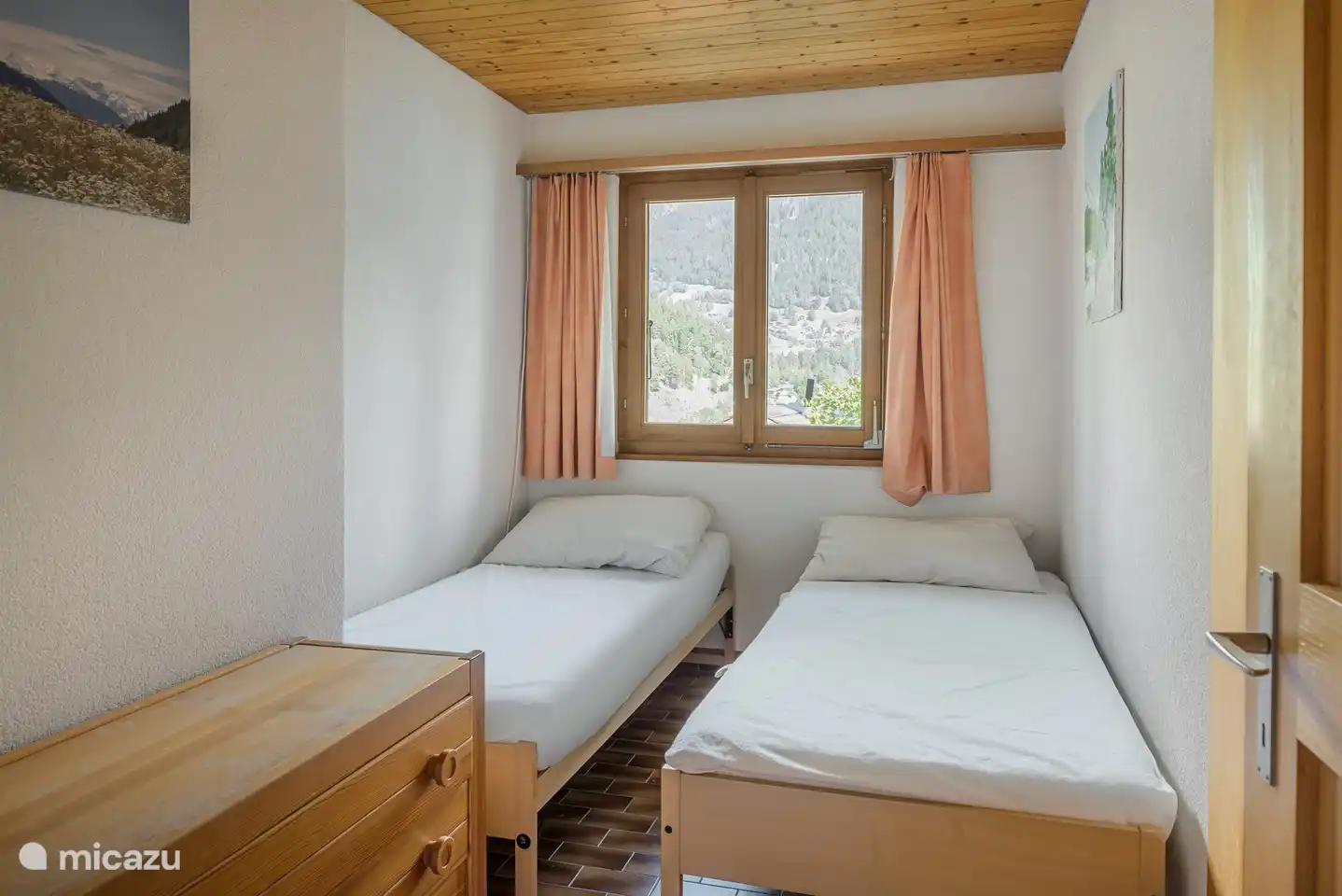 Slaapkamer met 2 x eenpersoonsbedden