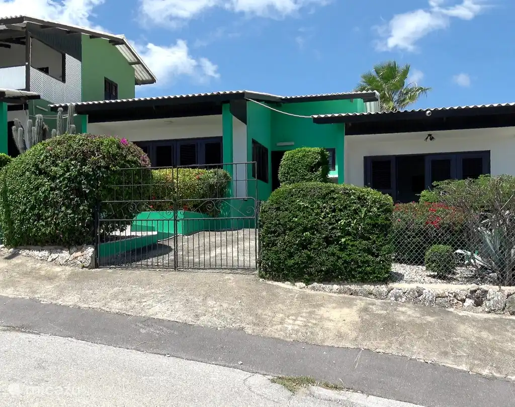 Zeezicht +2slaapkamers+pool+parking