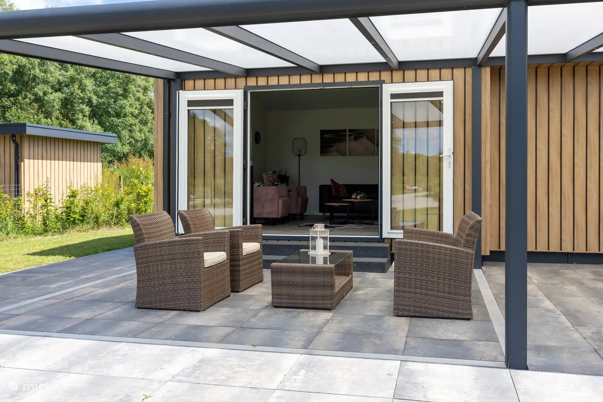 Terrasse in der Nähe des Wohnzimmers
