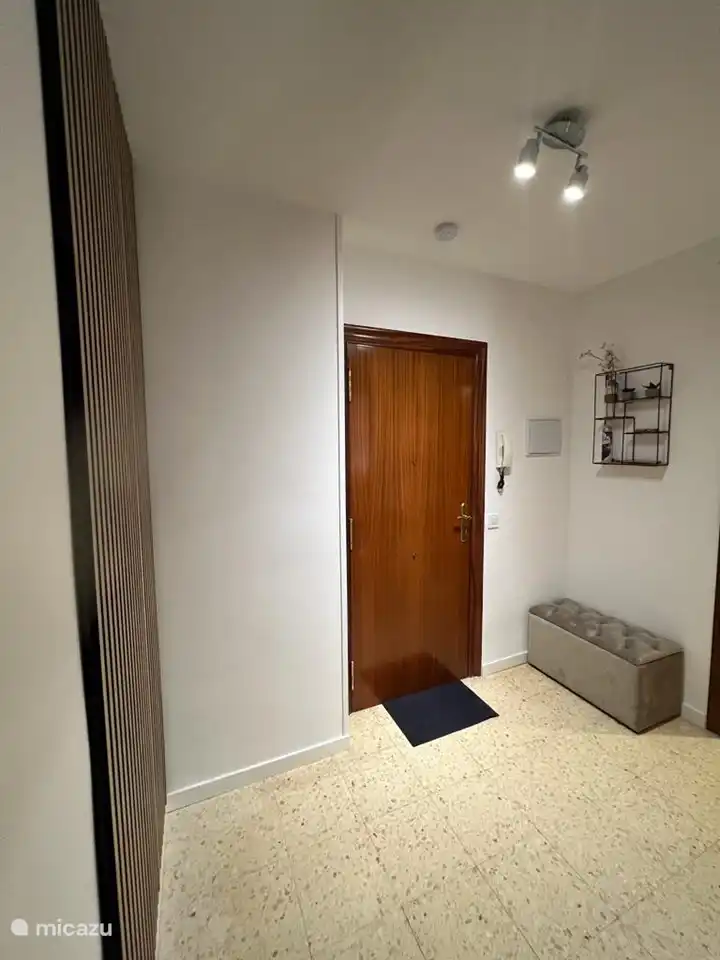 Halle 1 beim Öffnen der Haustür