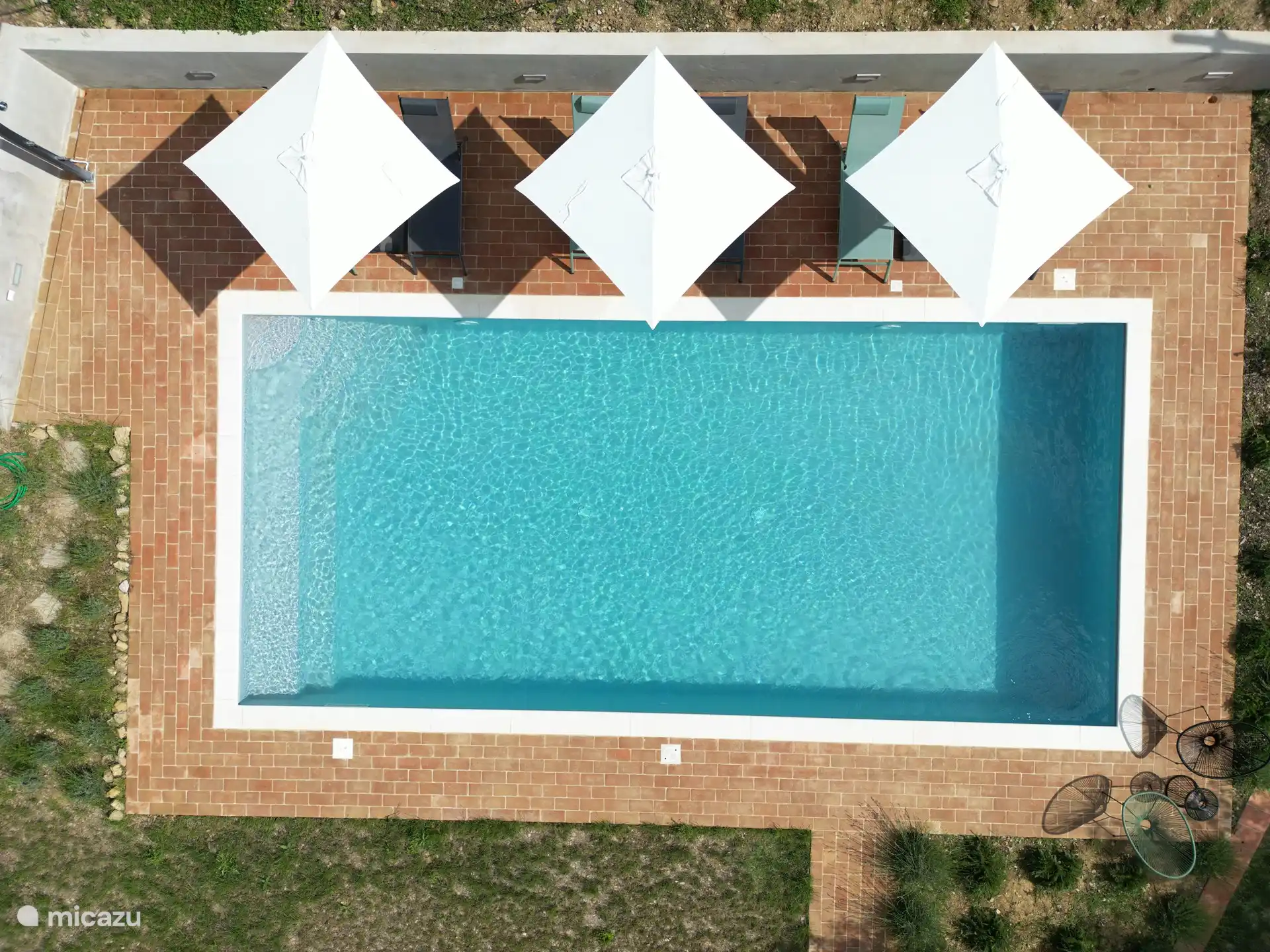 Vue aérienne sur la piscine