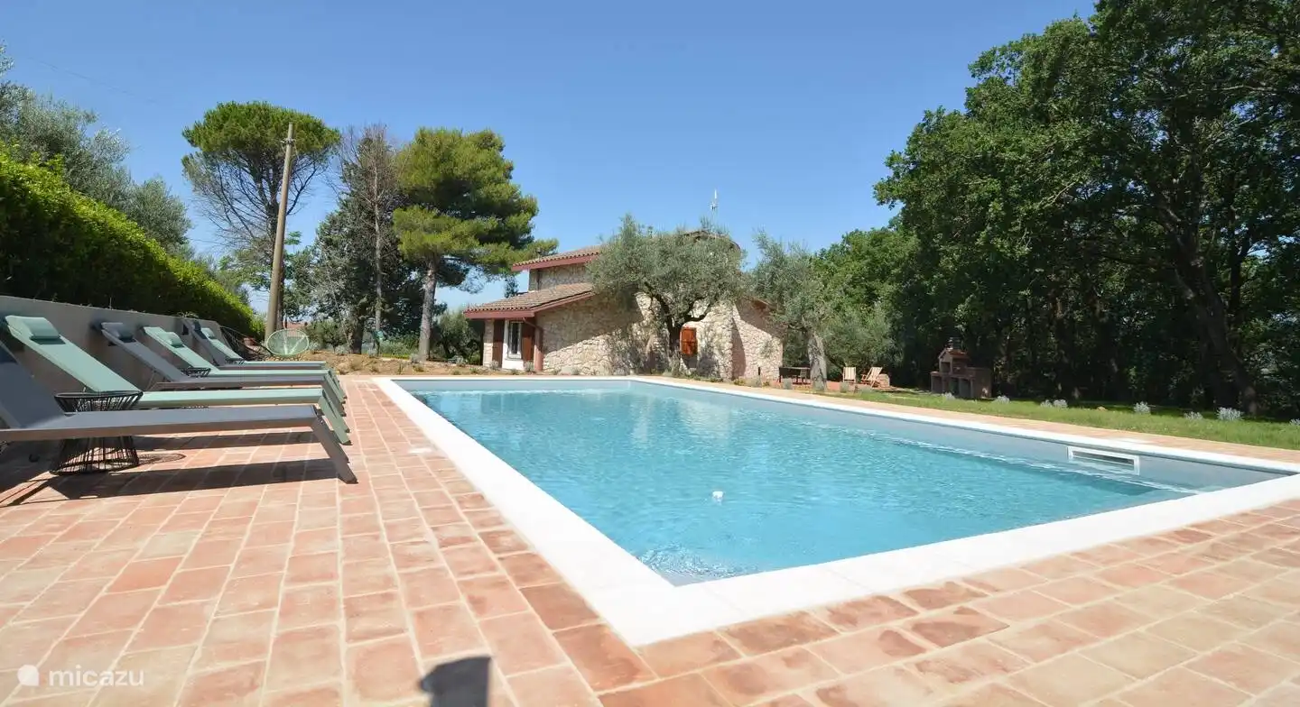 vue piscine de la maison