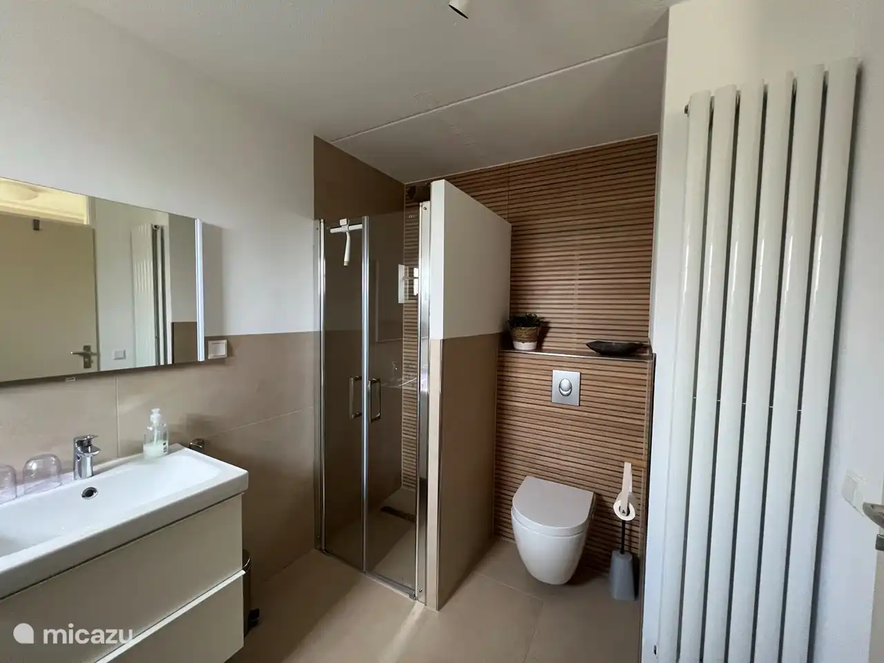 Badezimmer mit Badewanne