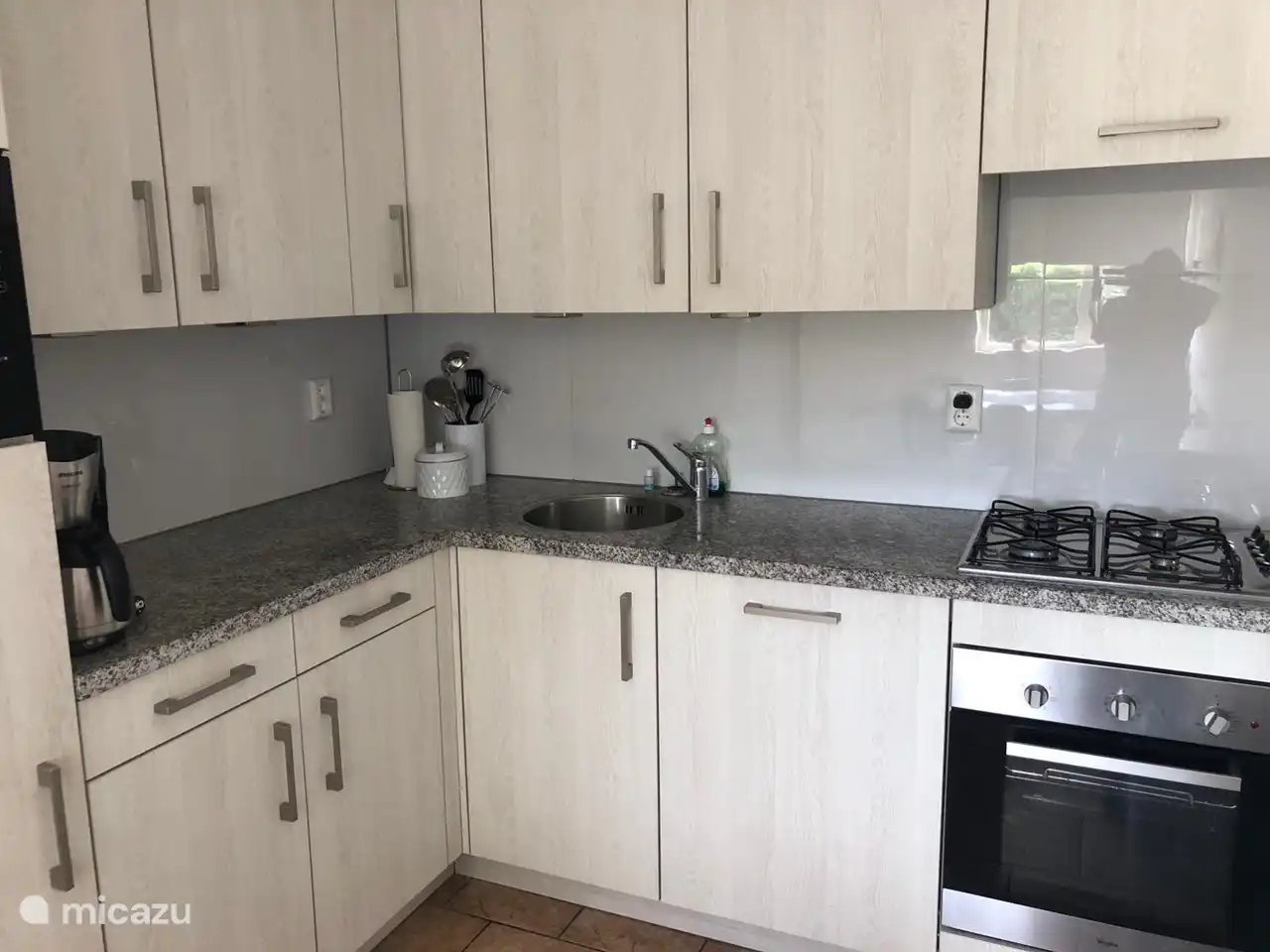 Küche komplett ausgestattet