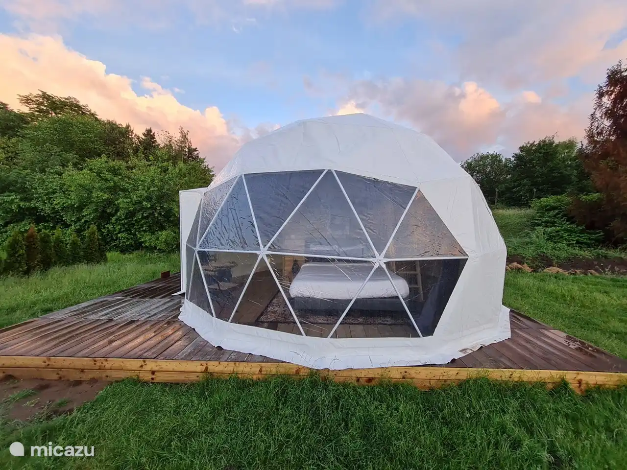 2 tiendas glamping para 4 personas cada una (a reservar por separado)