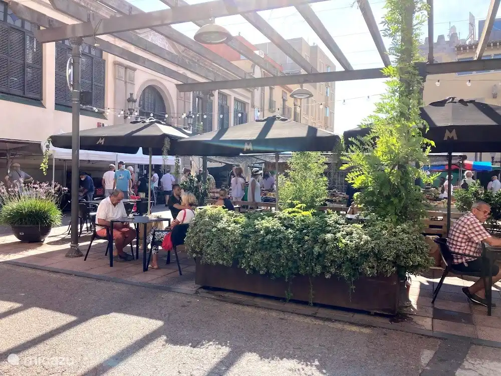 The pleasant market square of Sant Feliu.