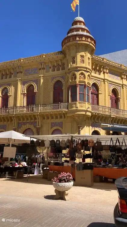 The pleasant Sunday market of Sant Feliu.