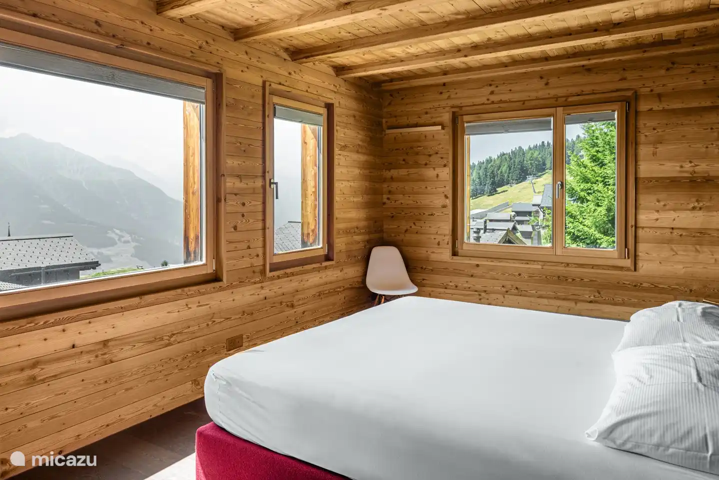 Tweepersoons slaapkamer met eigen badkamer met douche/toilet/wastafel