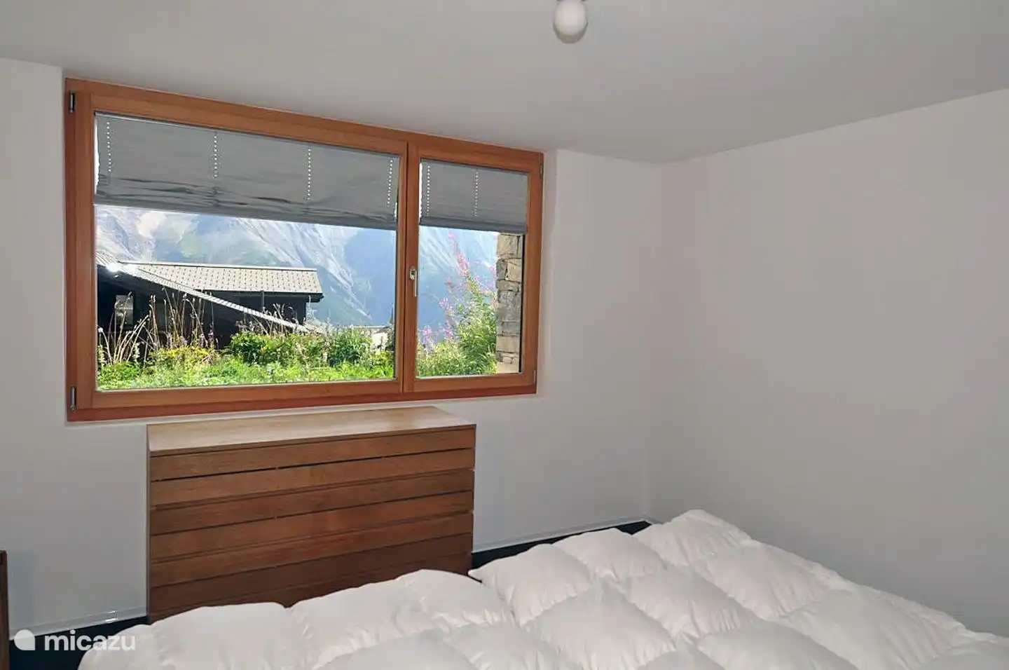  Schlaffzimmer mit Doppelbett