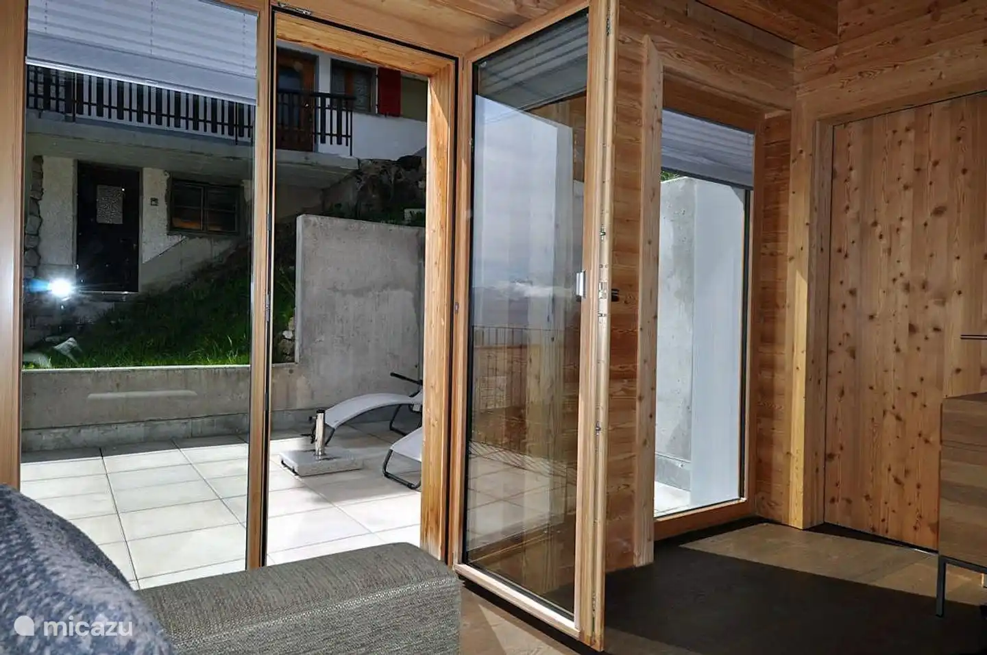 Das Chalet, auf dem autofreien Aletsch Plateau, komfortabel und luxuriös eingerichtet, mit einzigartigem Blick auf die berühmte Kapelle “Maria zum Schnee” bis hin zum Matterhorn und “Mischabel-Gruppe”