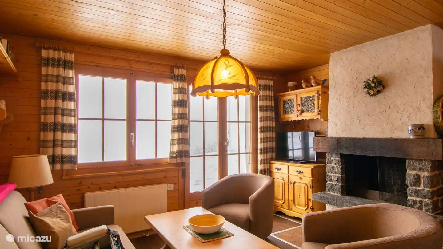 Le Toggi dispose de deux appartements indépendants de 3.5 pièces, disposant chacun d'un vestibule et vestiaire, séjour avec cheminée, cuisine ouverte