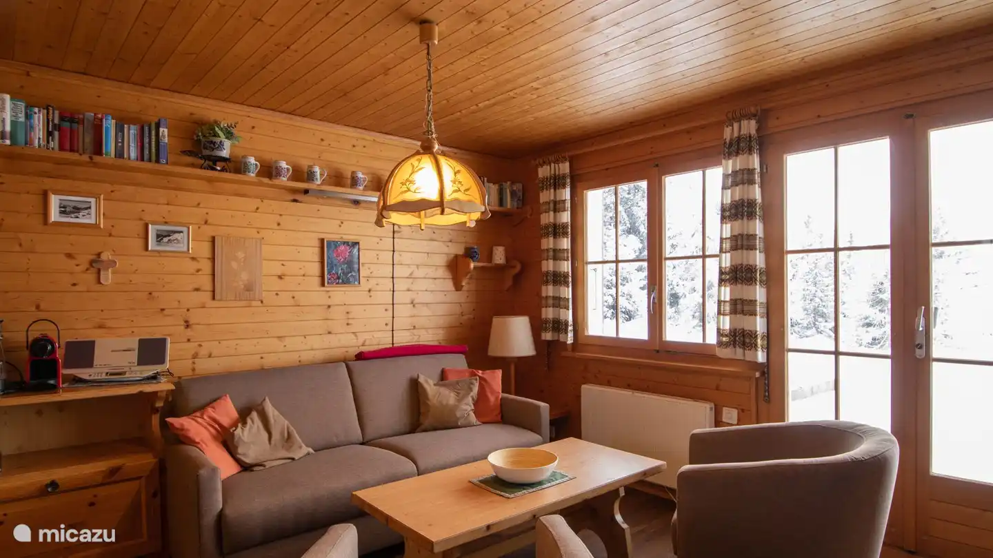 Le Toggi dispose de deux appartements indépendants de 3.5 pièces, disposant chacun d'un vestibule et vestiaire, séjour avec cheminée, cuisine ouverte