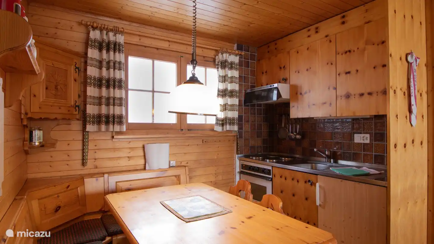 Le Toggi dispose de deux appartements indépendants de 3.5 pièces, disposant chacun d'un vestibule et vestiaire, séjour avec cheminée, cuisine ouverte