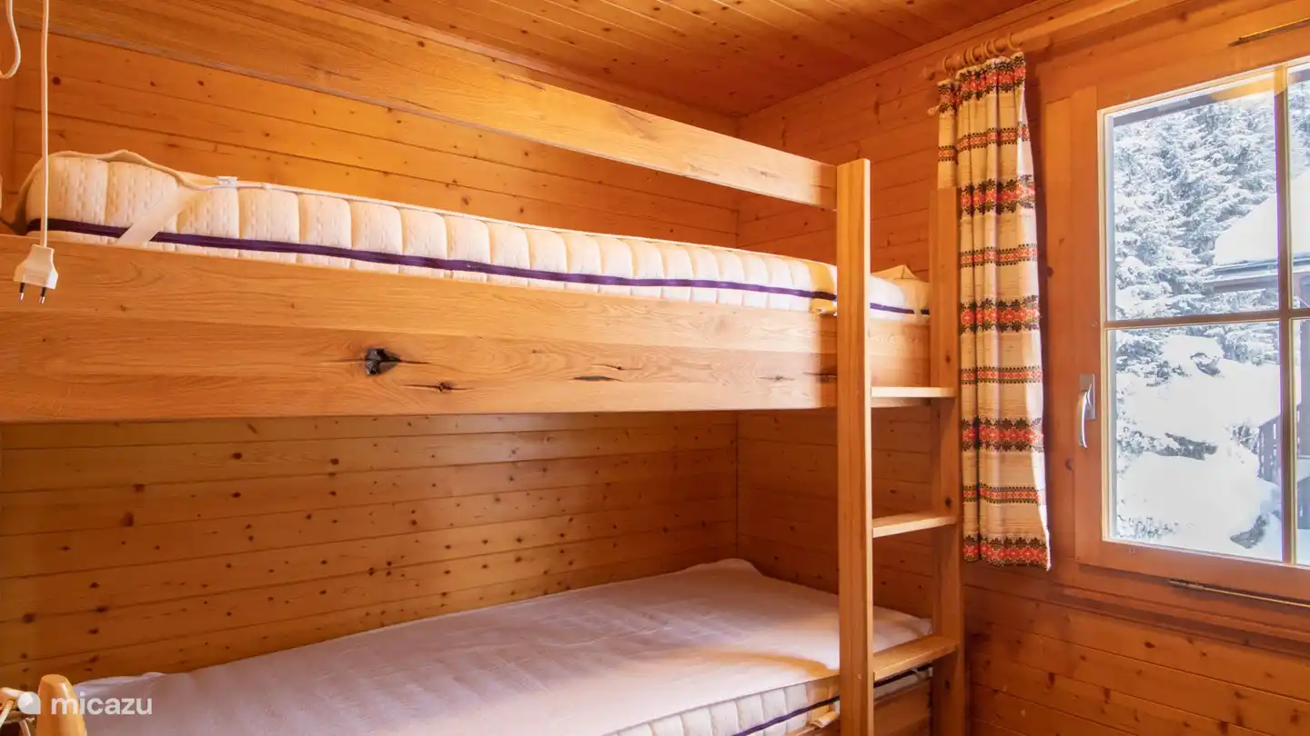 Slaapkamer met stapelbed.