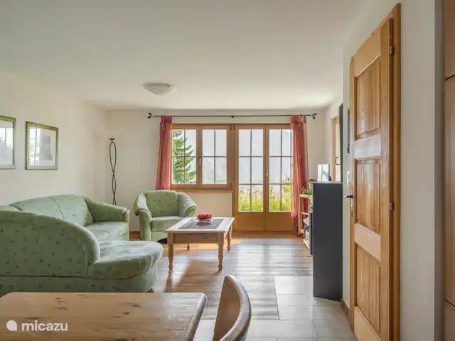 Sunnestrahl | Suisse, Valais, Bettmeralp - appartement Entrée, vestiaire, séjour/cheminée avec cuisine ouverte, coin salon sud