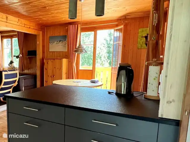 Location de Vacances Suisse, Valais, Fiesch, chalet - Maxima Cuisine ouverte avec de nombreux plans de travail en granit