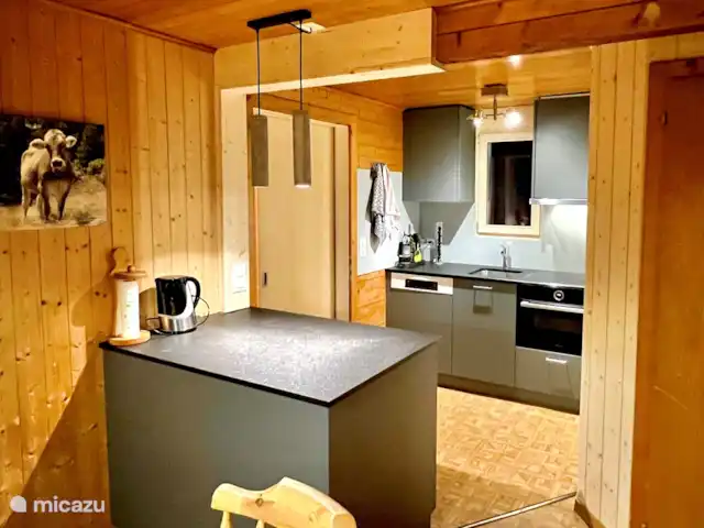 Location de Vacances Suisse, Valais, Fiesch, chalet - Maxima Cuisine ouverte avec de nombreux plans de travail en granit
