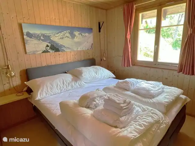 Location de Vacances Suisse, Valais, Fiesch, chalet - Maxima 1 chambre avec sommier tapissier pour 2 personnes d'Auping