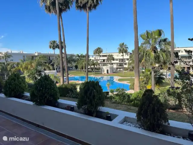 Rosies Place | Espagne, Costa del Sol, Marbella - appartement Vue sur la piscine depuis la terrasse