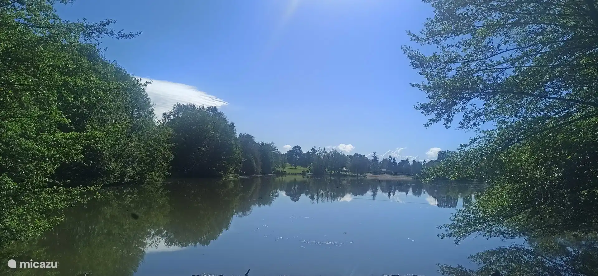 Estanque en el parque de Premery