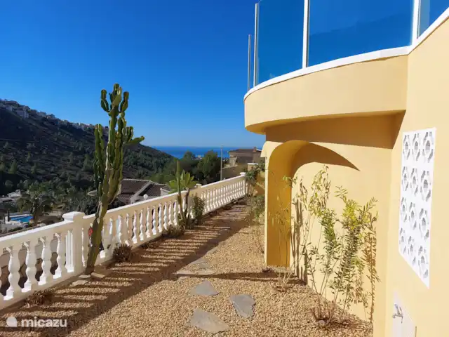 villa huren in Spanje, Costa Blanca, Moraira – Vall Paradijs De tuin met uitzicht op zee