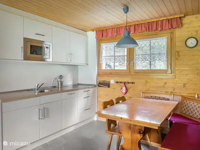 Location de Vacances Suisse, Valais, Bettmeralp, appartement - Jadwiga Parterre Dans la nouvelle cuisine, vous trouverez tout ce dont vous avez besoin, y compris un lave-vaisselle.