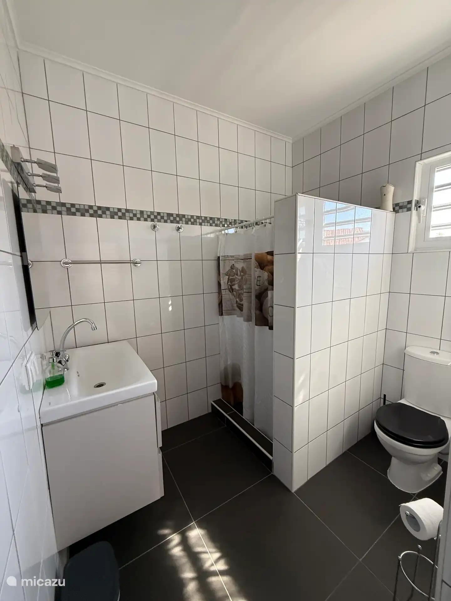 2. Schlafzimmer mit Bad