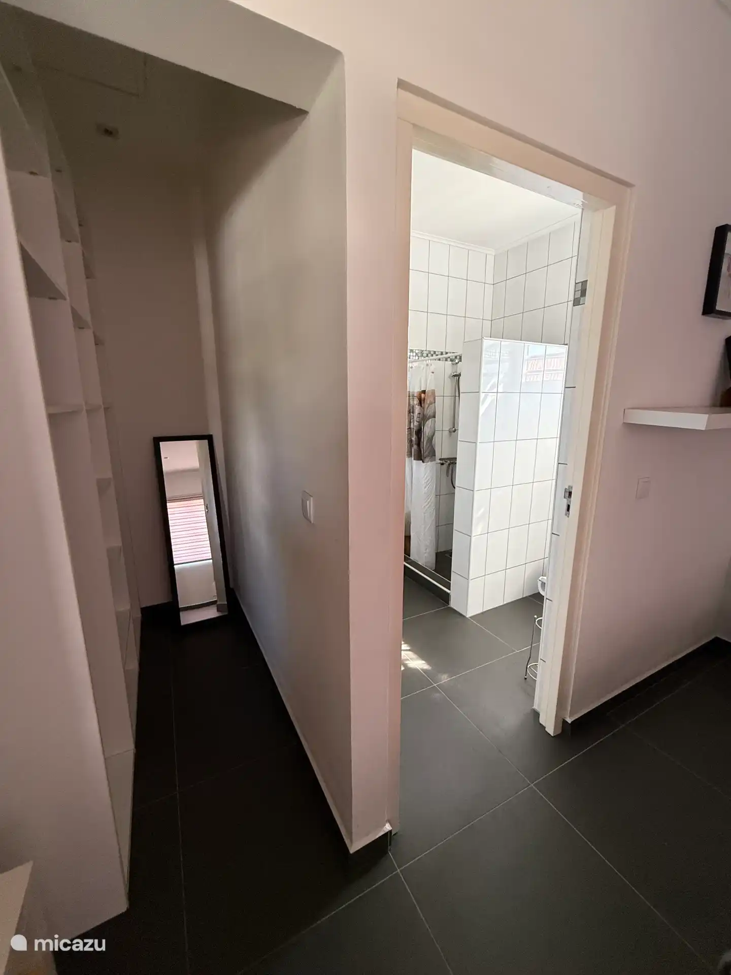 2. Schlafzimmer mit Bad