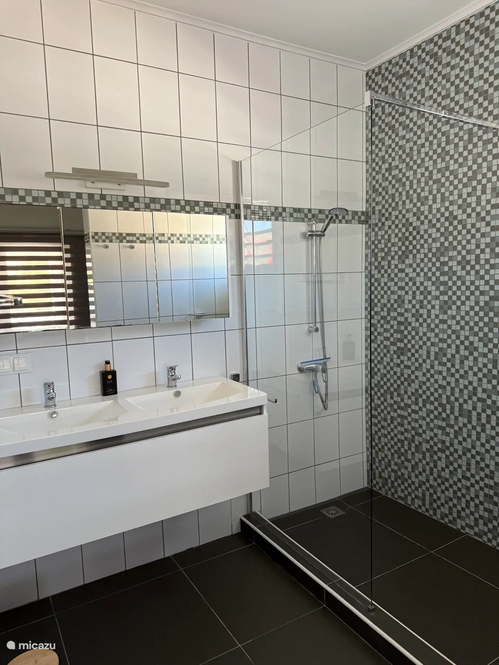 3. Schlafzimmer mit Bad und begehbarem Kleiderschrank