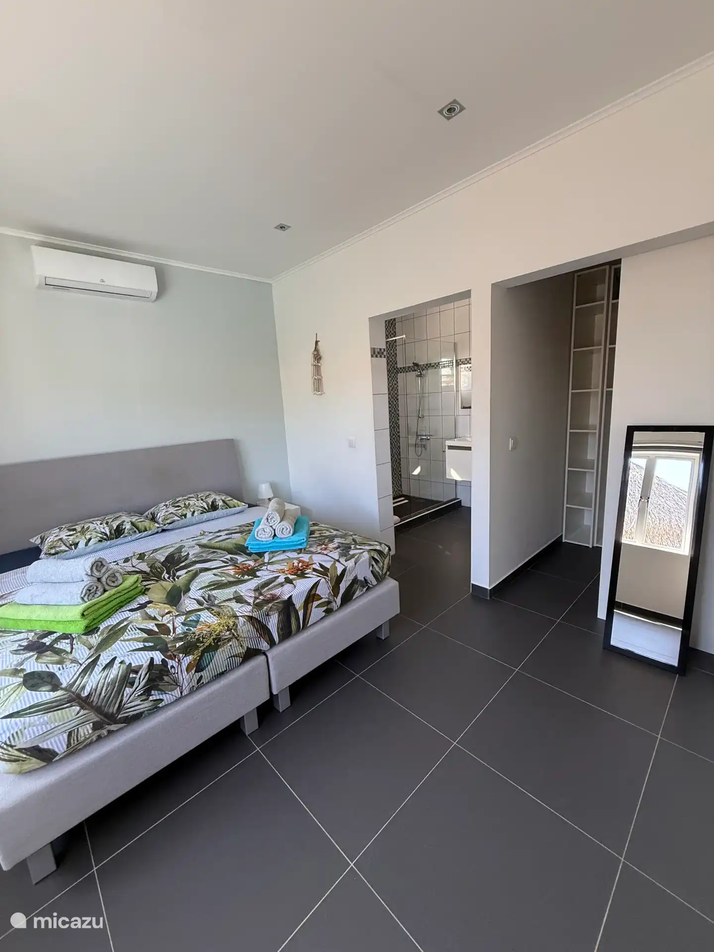 Hauptschlafzimmer mit Badezimmer