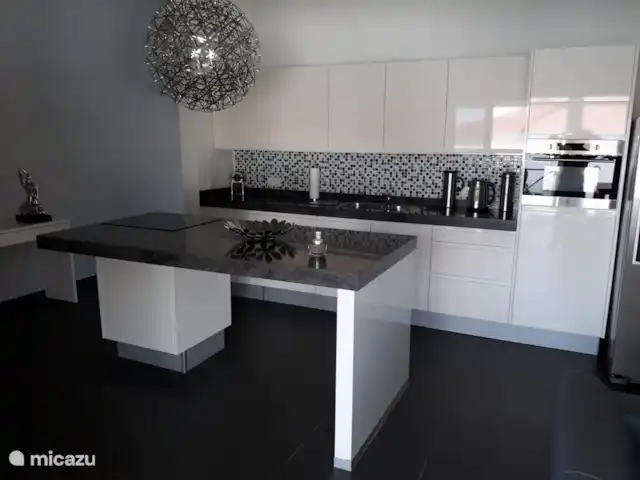 Cas curadise en Curazao, Bandabou (oeste), Fontein - villa Cocina en el interior