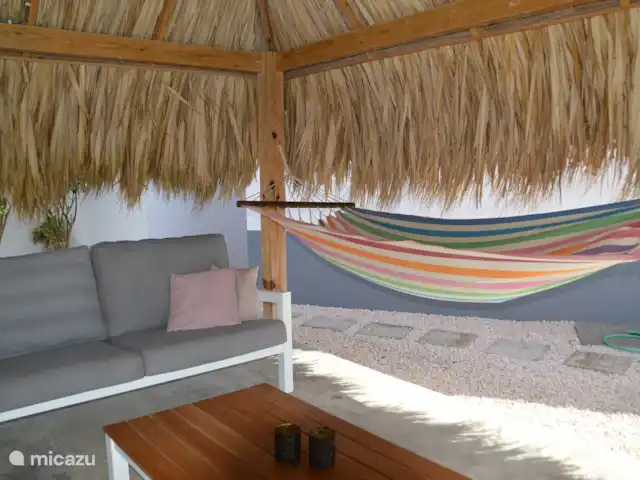 Cas curadise en Curazao, Bandabou (oeste), Fontein - villa Bajo la palapa = sala de estar con conexión eléctrica y hamaca disponible