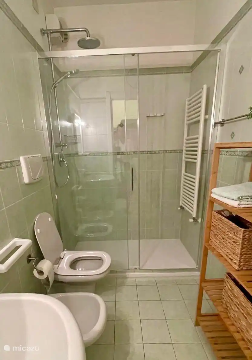 Salle de bain avec douche à l’italienne