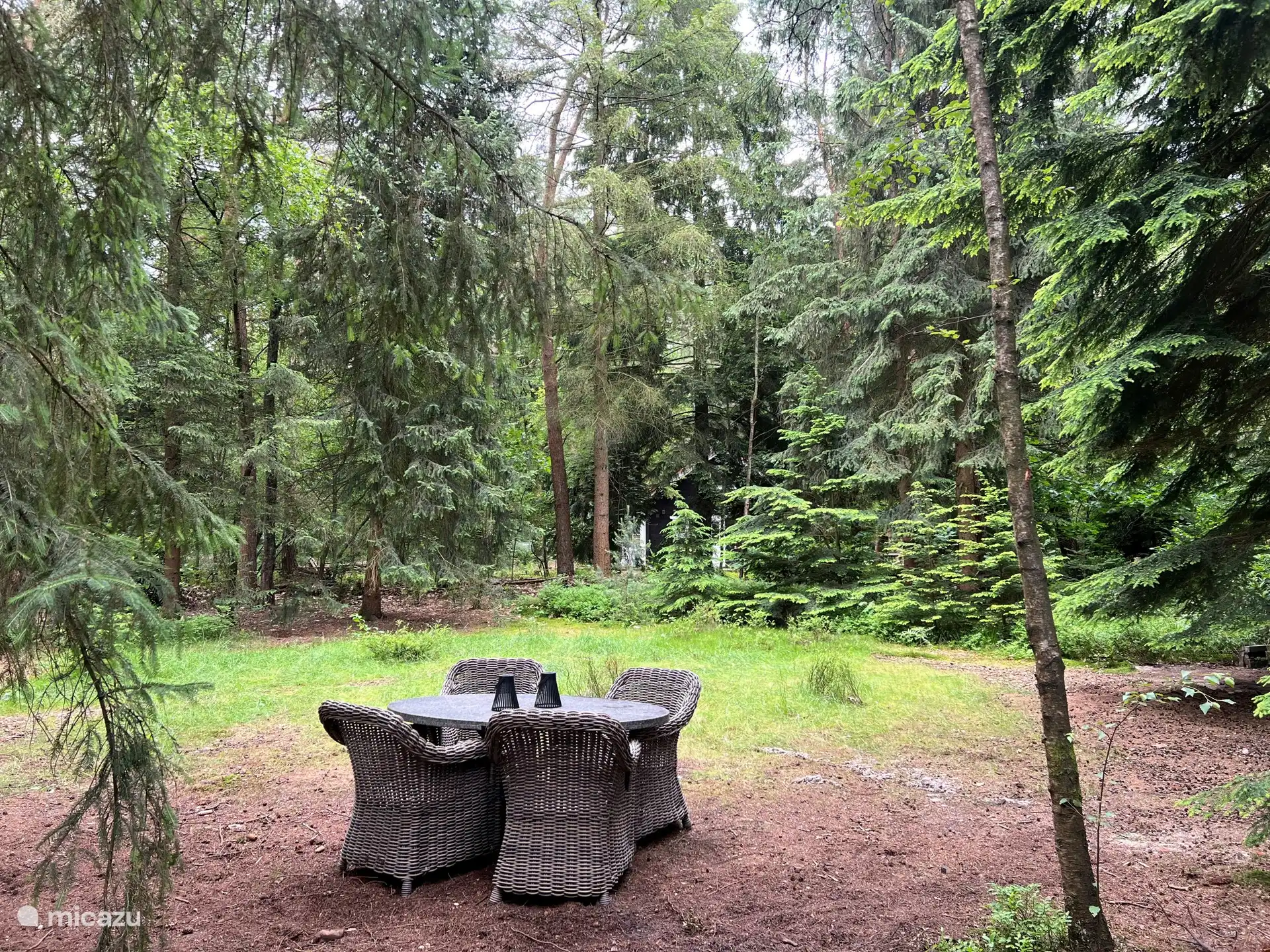 Esstisch im Freien 