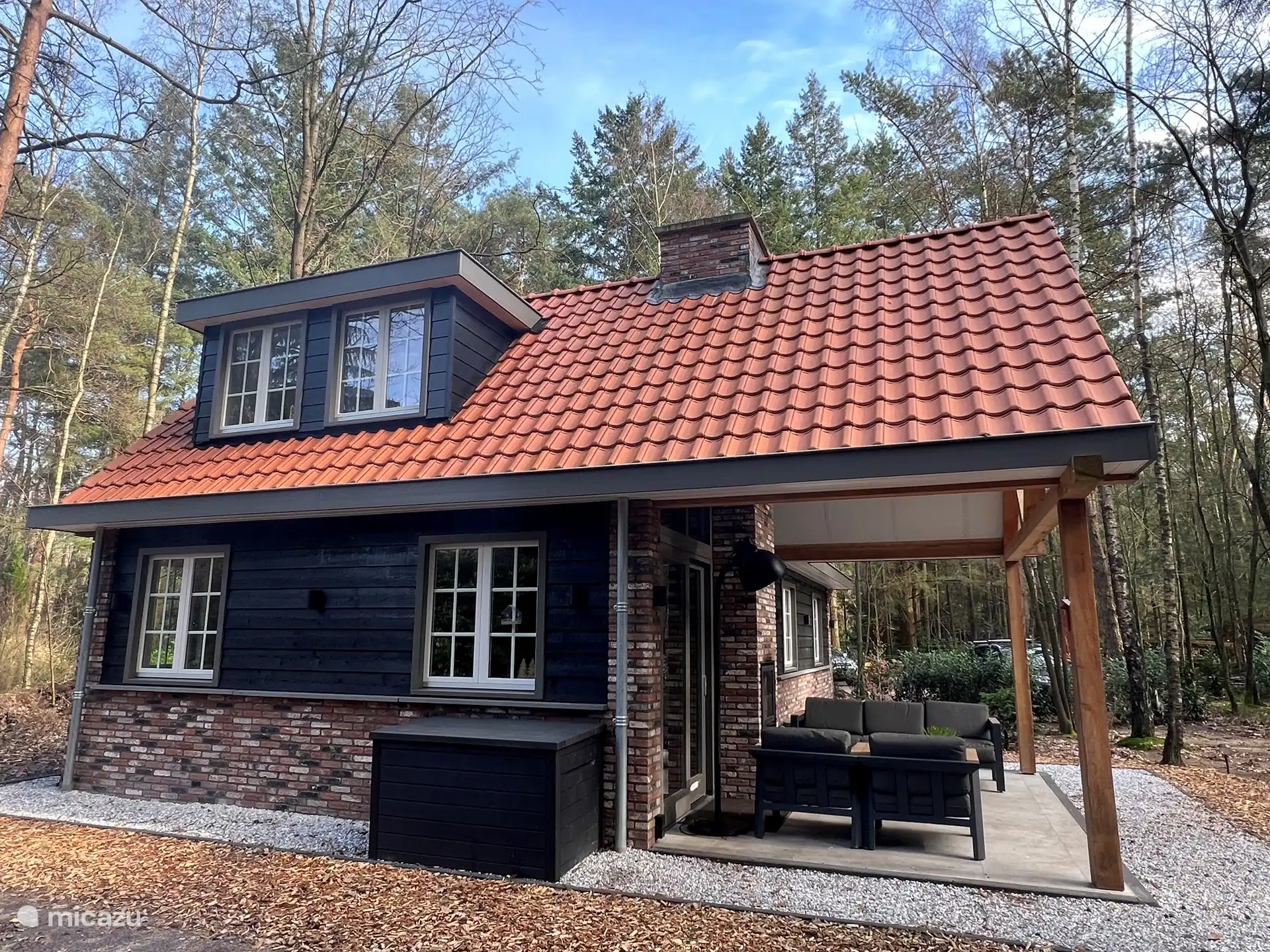 Vue latérale de la maison