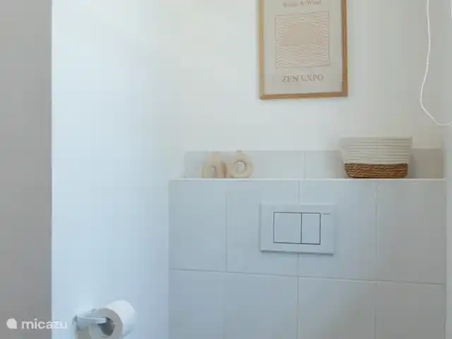 Casa del Viento Curaçao  | Curaçao, Banda Ariba (est), Cas Grandi - appartement Chambre attrayante avec un lit double confortable, une douche et des toilettes privées, et climatisée pour une merveilleuse nuit de sommeil.