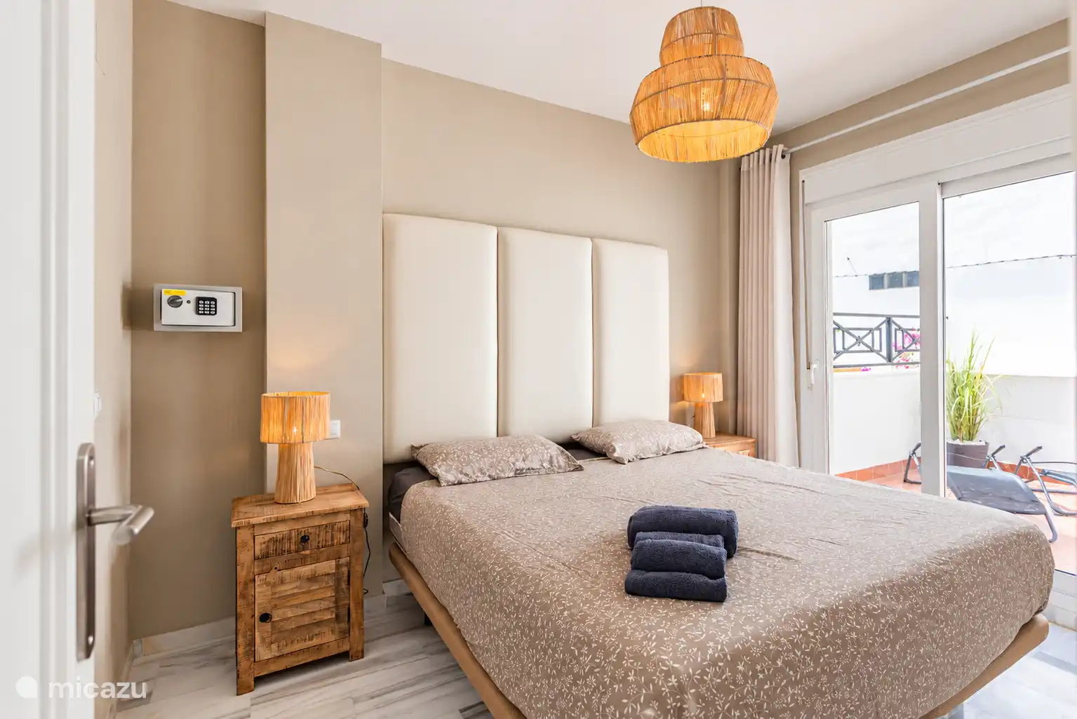 Doppelbett 180 cm breit