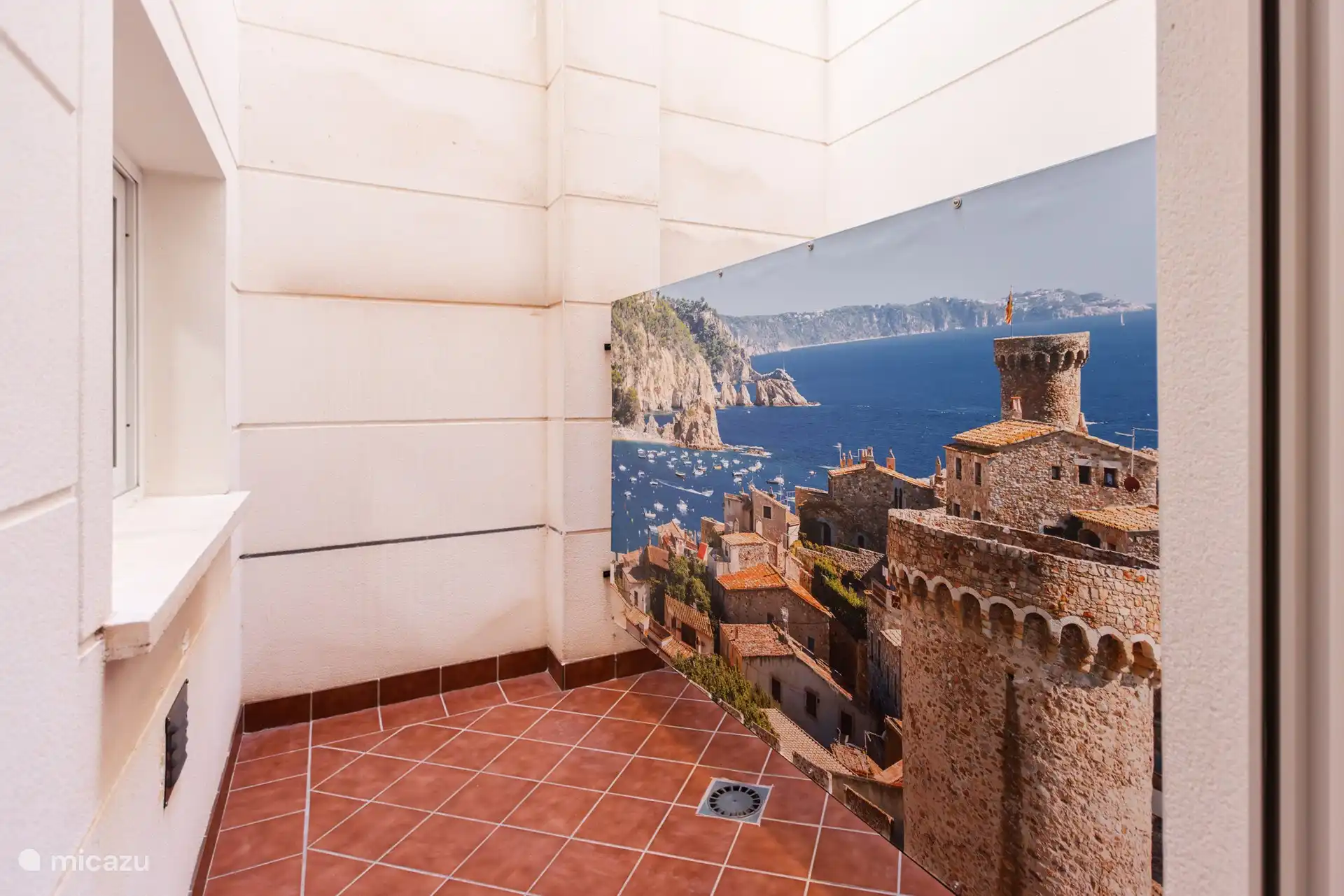 Cour depuis le lit superposé de la chambre