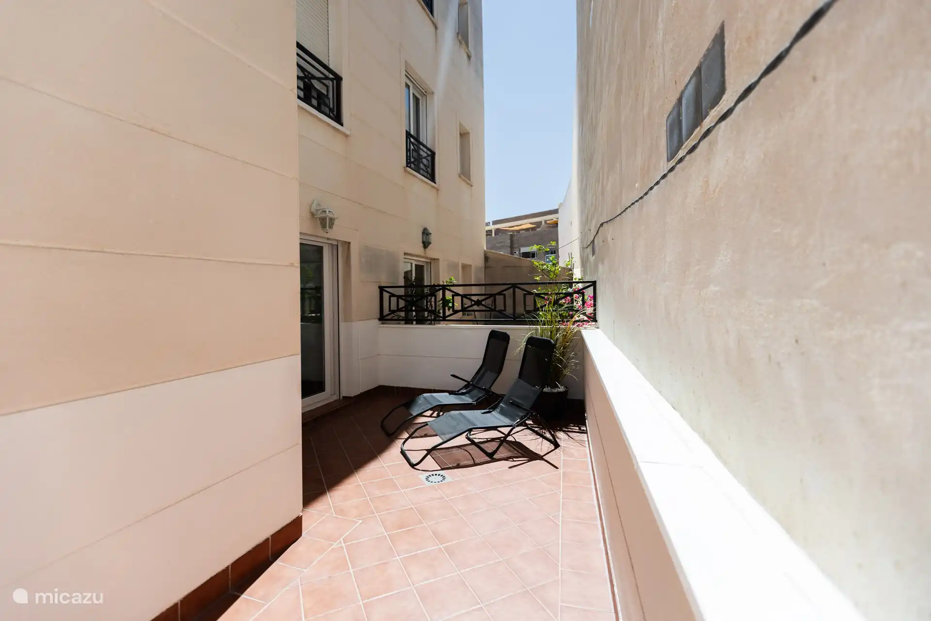 Terrasse à l’arrière de l’appartement depuis la chambre principale