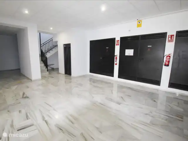 appartement huren in Spanje, Costa Blanca, Calpe – Appartement Calpe Centrale hal appartementencomplex